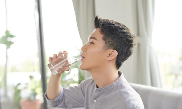 9. Minum air putih