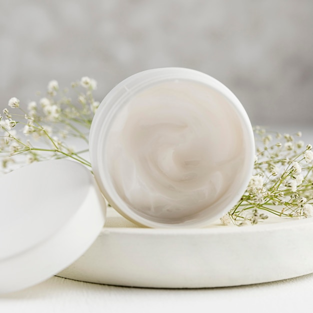 feat44 whitening cream